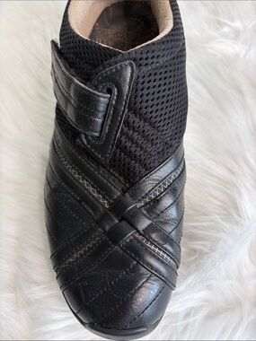 REEBOK Black Leather & Mesh Women’s Walking Shoes Velcro Strap Sneakers SIZE 9